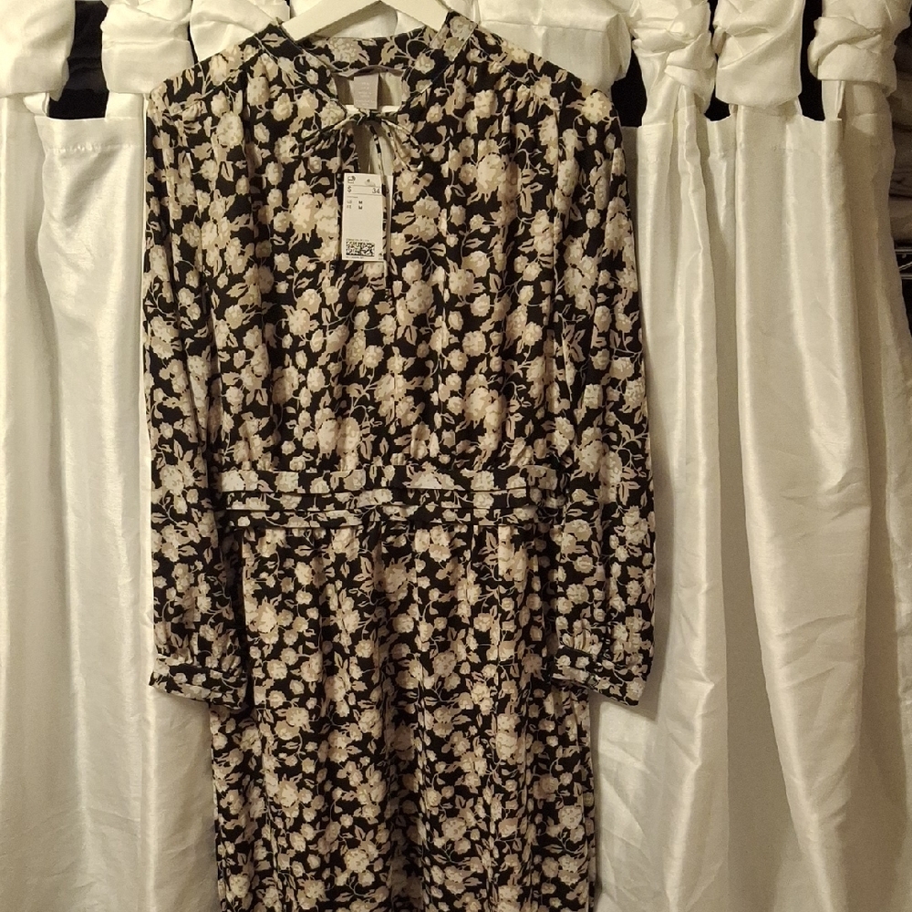 H&M Black and Cream Floral Dress Med